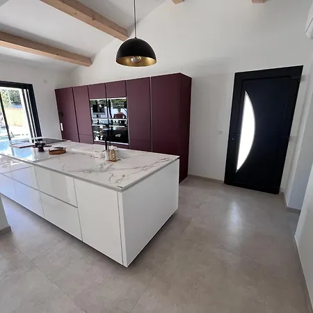 Maison Avec Piscine Chauffee T4 Holiday home *